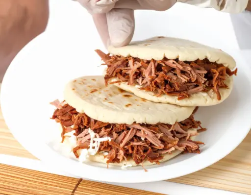 [Arepa Venezolana de Carne Mechada] Arepa Venezolana de Carne Mechada